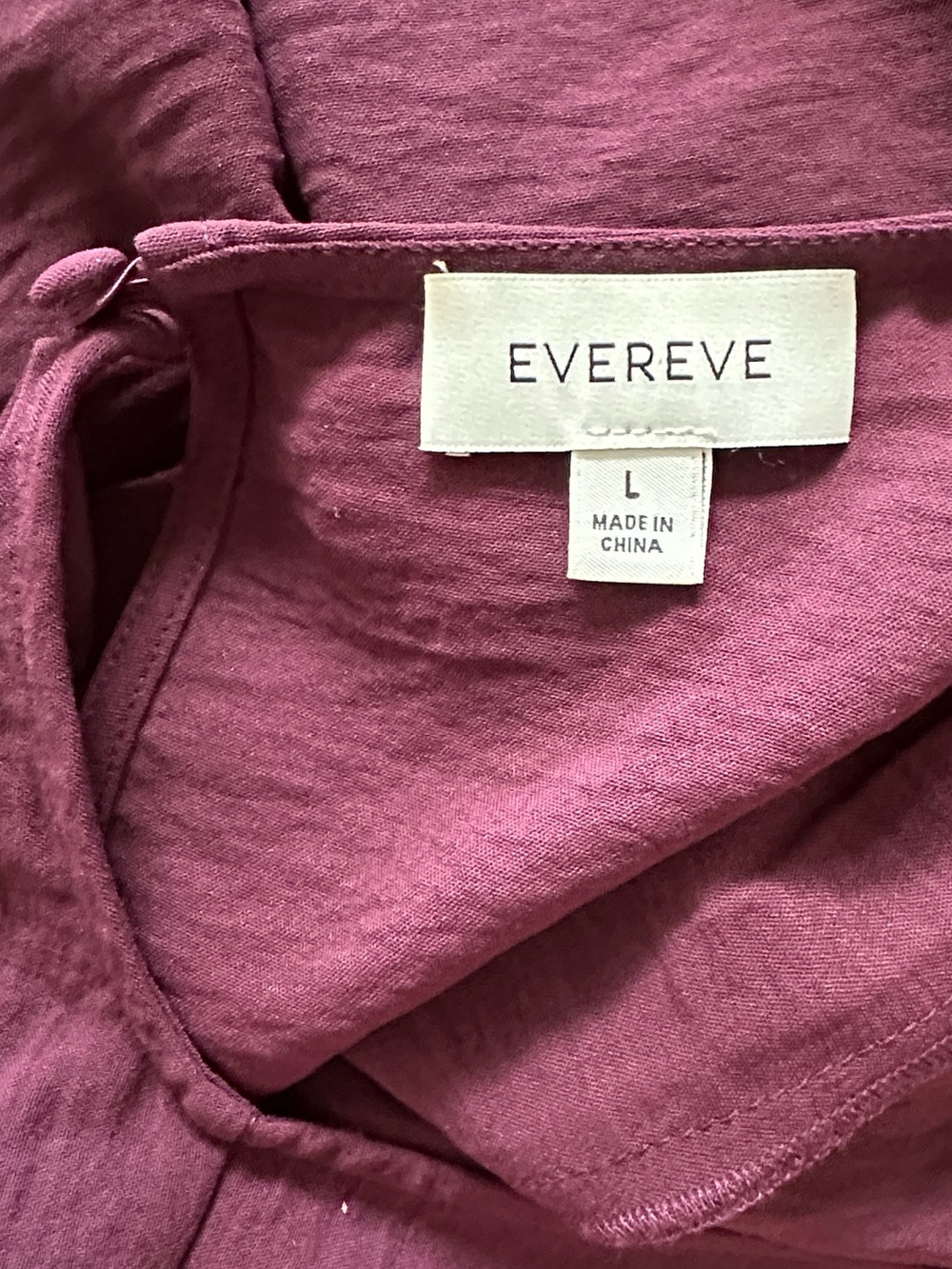 EVEREVE Taryn Smock Detail Blouse in Wine - Picture 6 of 8